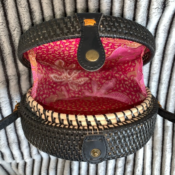 Hand woven round purse - Picture 5 of 5